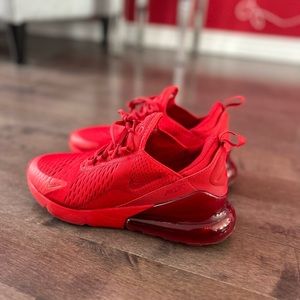 NIKE Air MAX 270s
